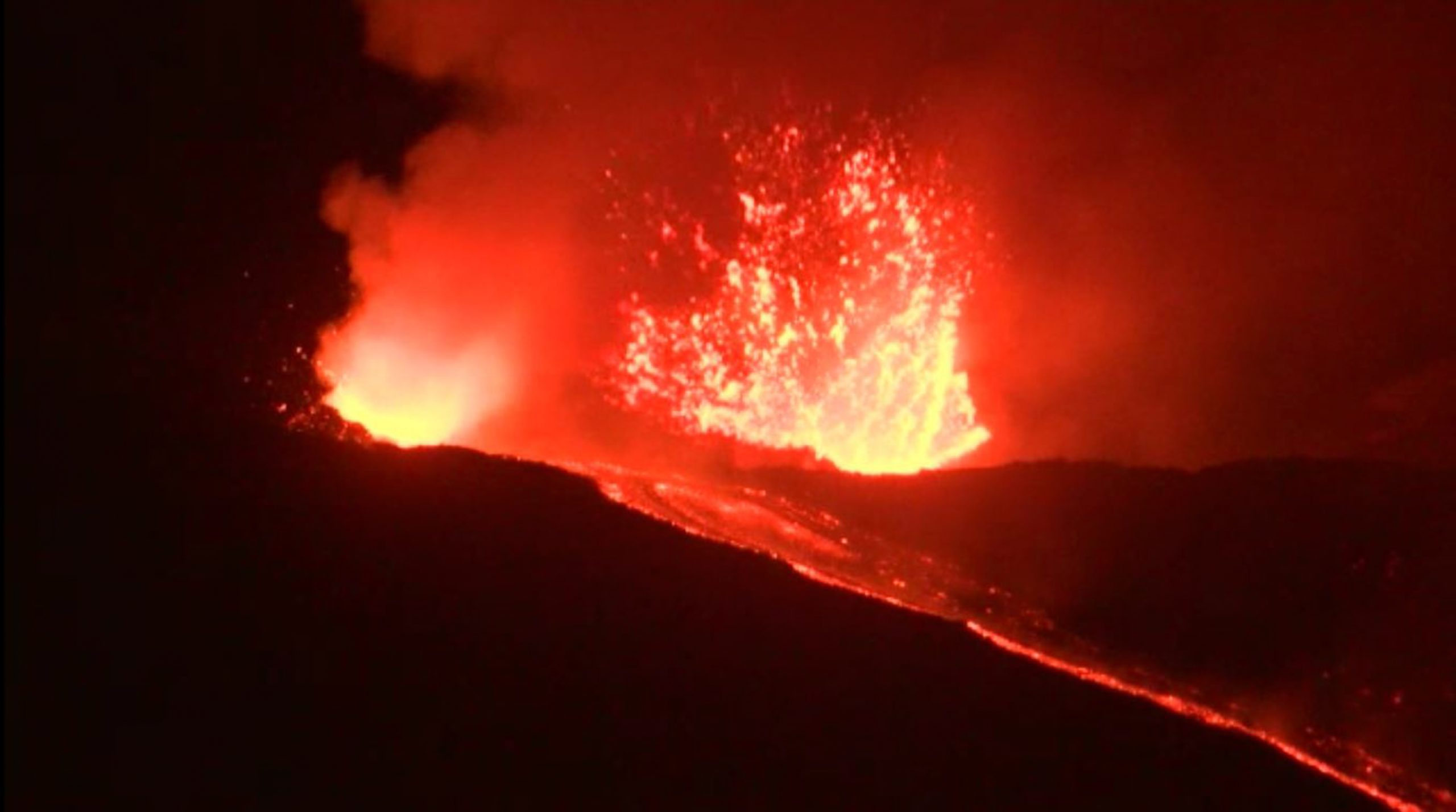 Itália. Vulcão Etna de novo em erupção
