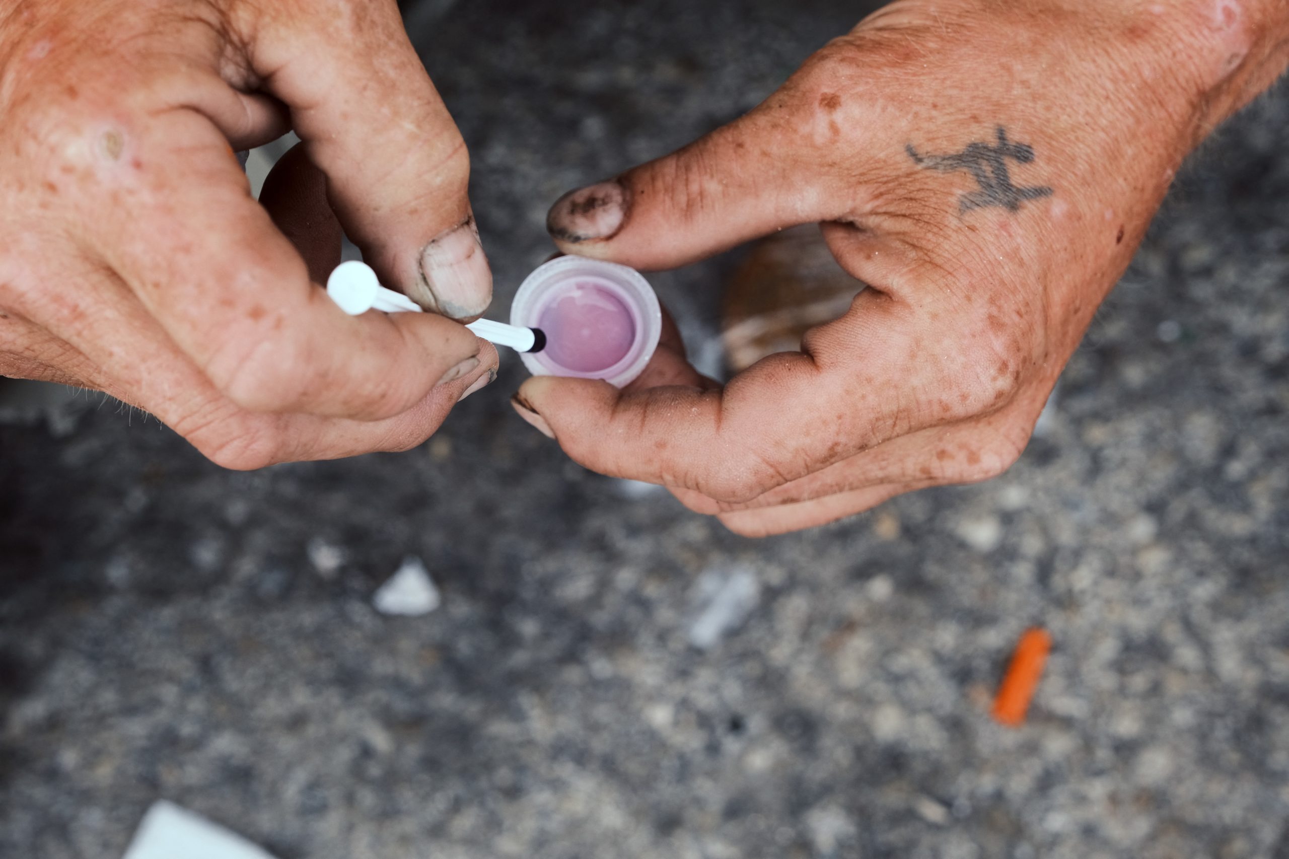 Fentanil: tudo o que precisa de saber sobre a droga que está na origem da guerra comercial entre os EUA e a China