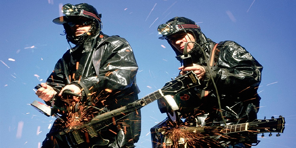 KLF: A banda que queimou um milhão de libras e dançou sobre as suas cinzas