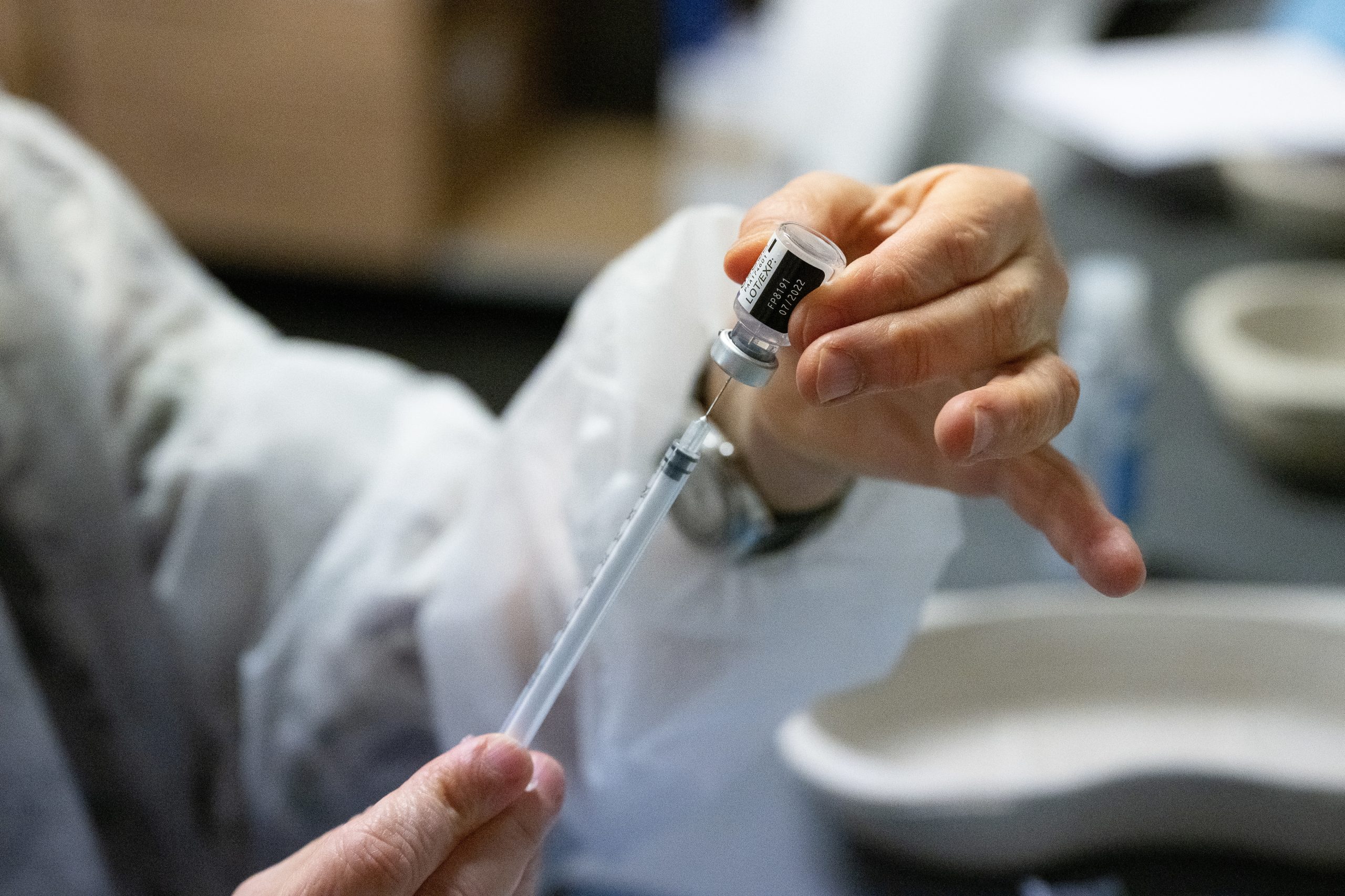 Covid-19: FBI acredita que vírus teve origem em laboratório de Wuhan
