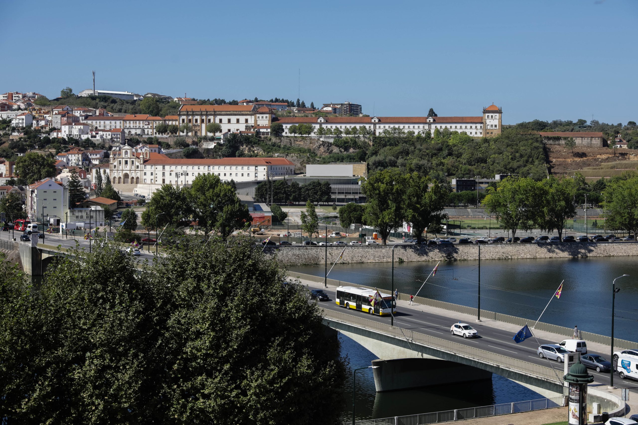 Olympus instala em Coimbra centro de reparações da Europa, Médio Oriente e África