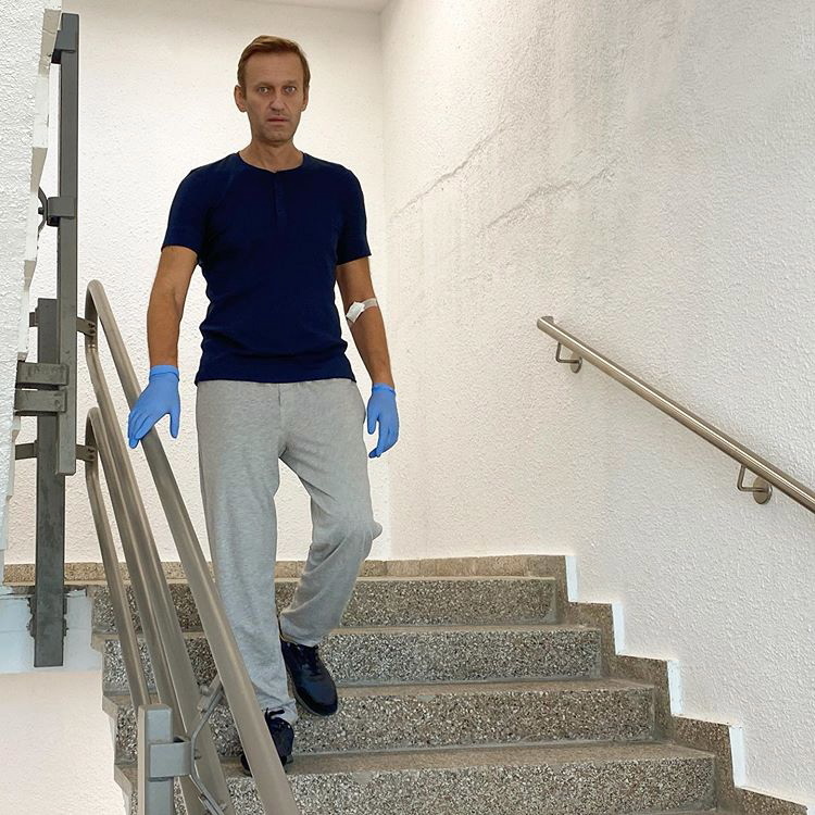 Alexei Navalny diz que substância Novitchok foi encontrada “dentro e sobre” o seu corpo