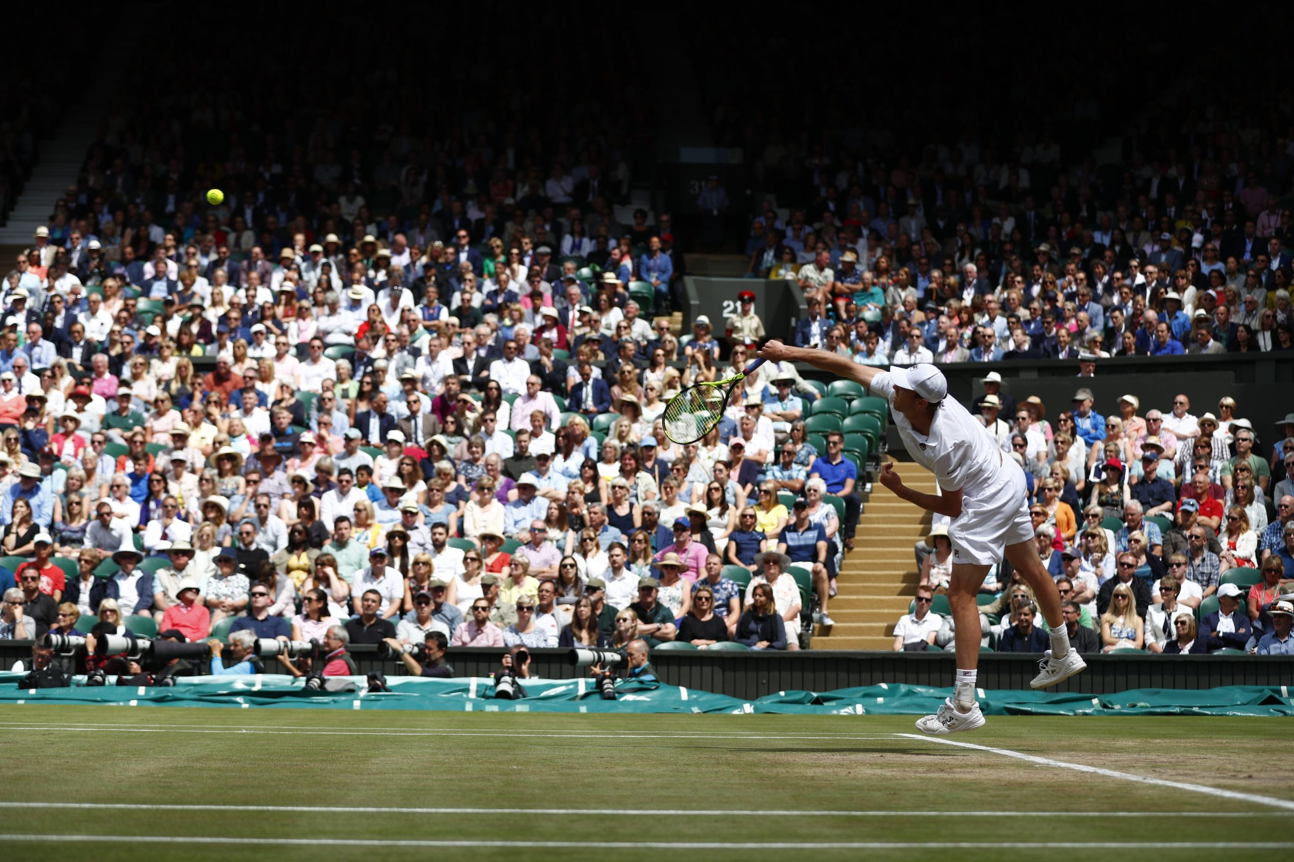 São engenheiros, são portugueses, e estão só à espera do fim do torneio para recomeçar o trabalho de remodelação de Wimbledon