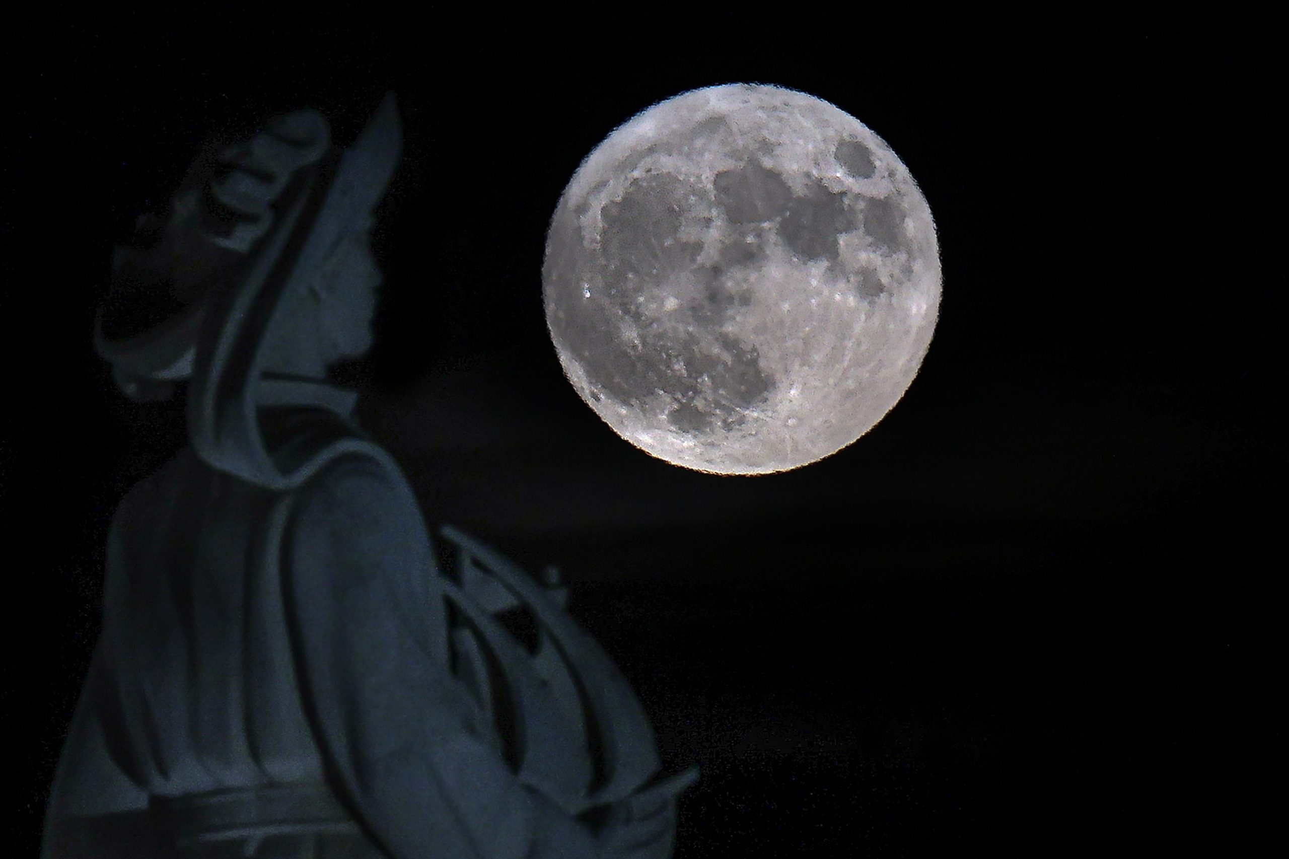 Em poucos passos, a NASA leva o seu nome até à Lua