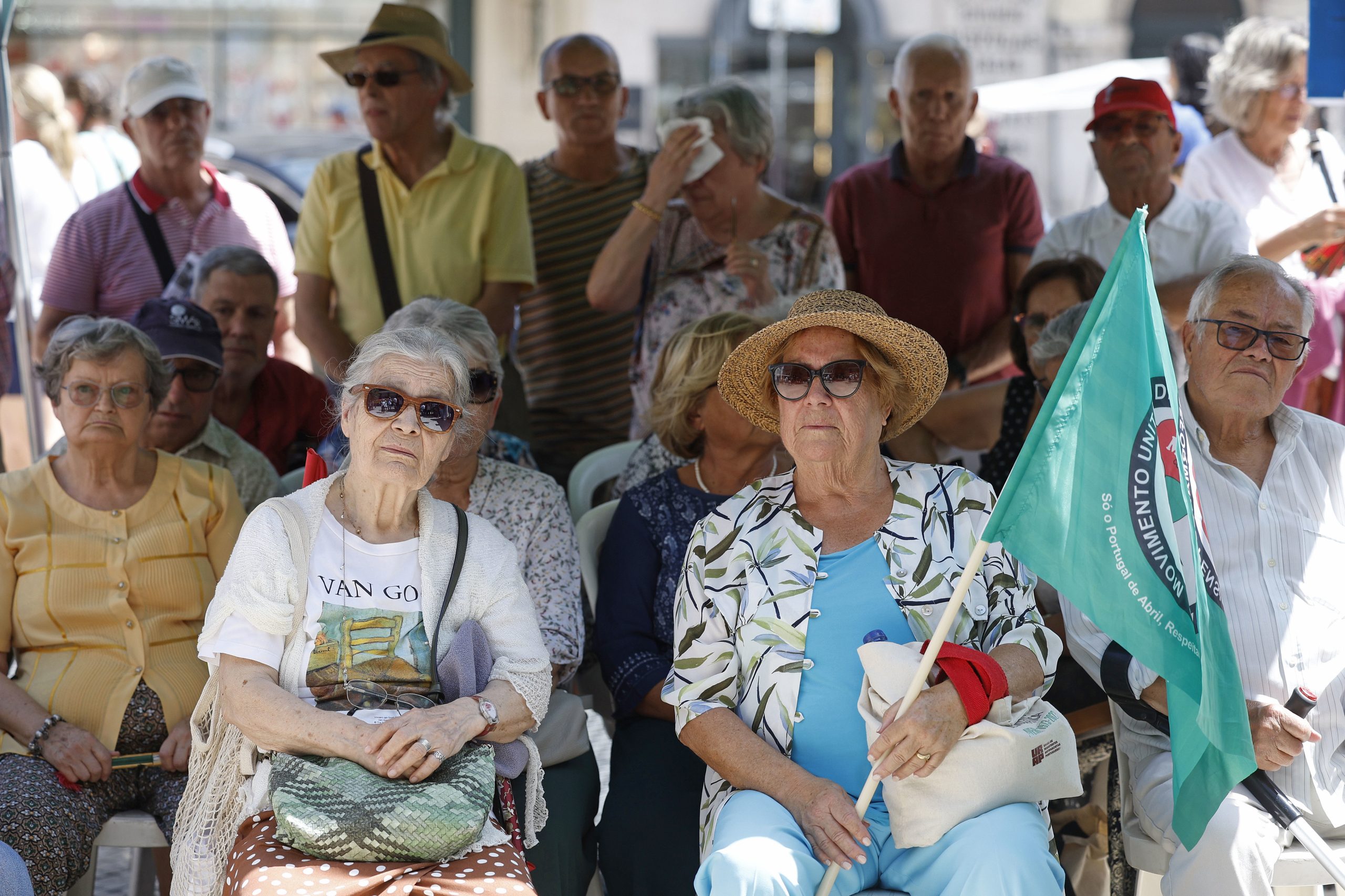 Idosos vão sair à rua em outubro para exigir mais apoios às associações