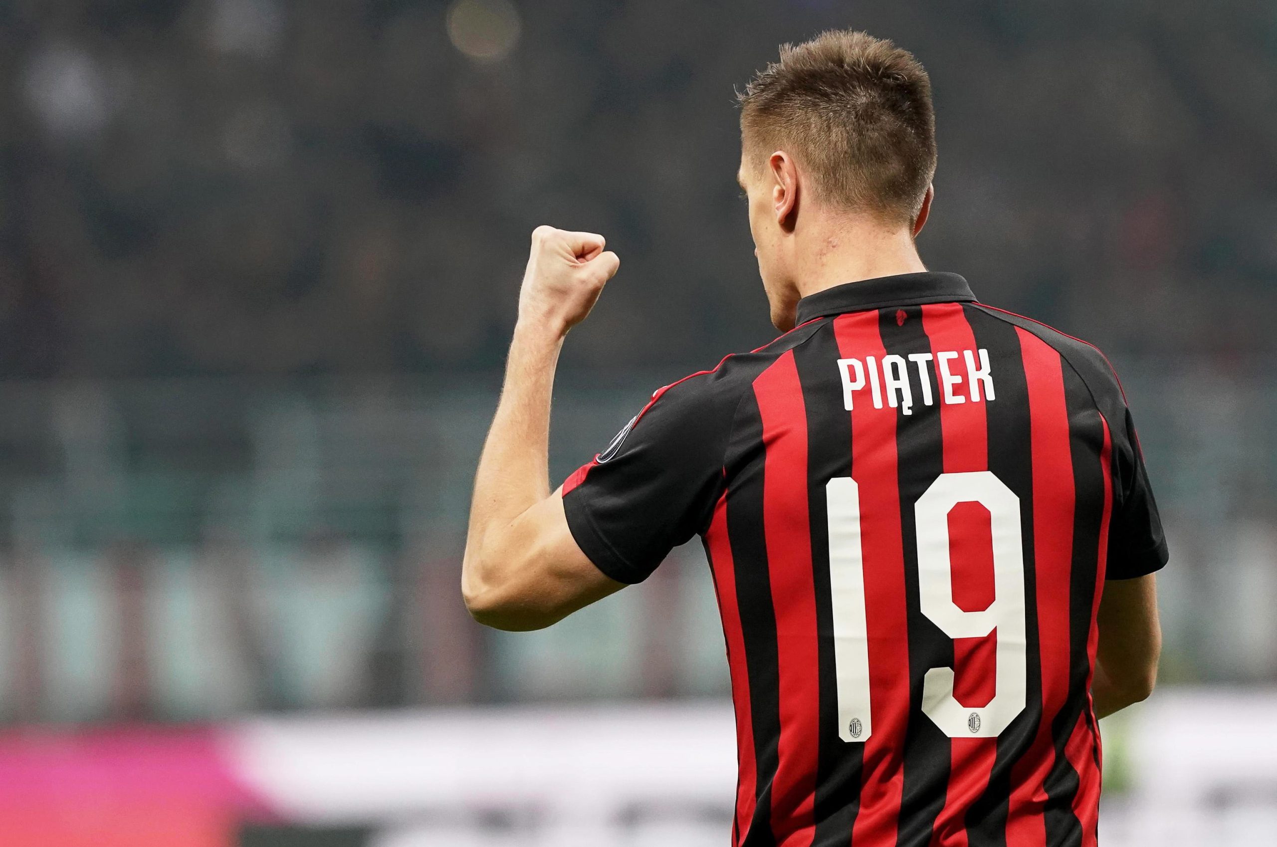 AC Milan vence Empoli em casa por três golos sem resposta