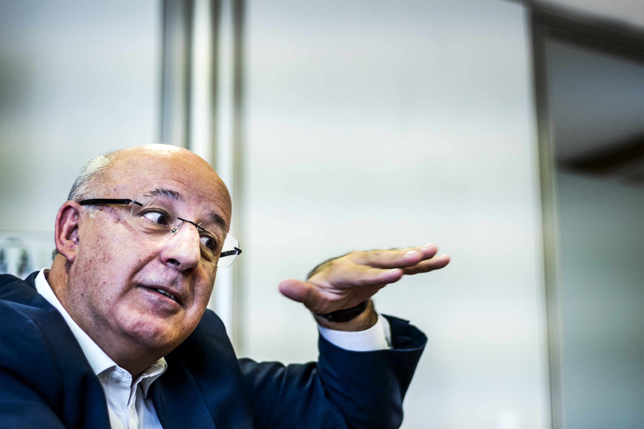 Sócios votaram por suspender AG do Benfica e Fernando Seara demitiu-se