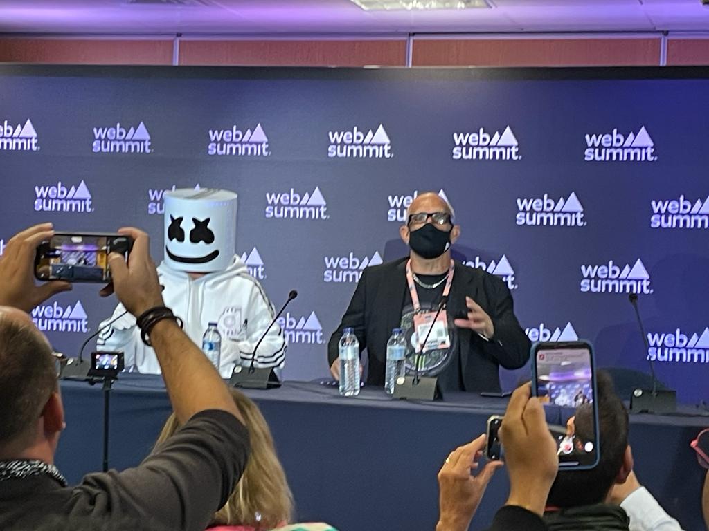 Ativistas fizeram-se passar pelo DJ Marshmello e engaram a Web Summit. O músico não gostou e admite agir judicialmente