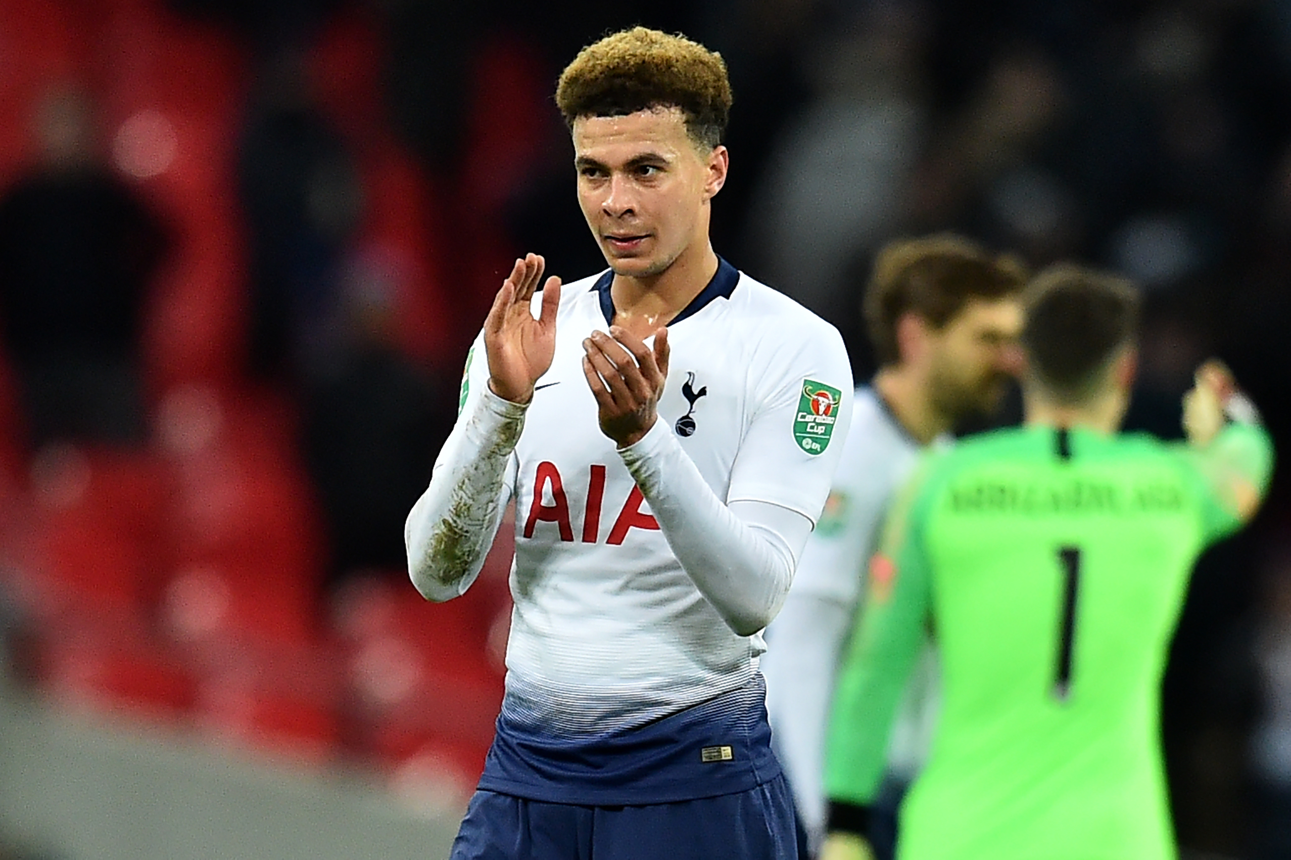 Premier League. Dele Alli suspenso por um jogo por piada considerada racista
