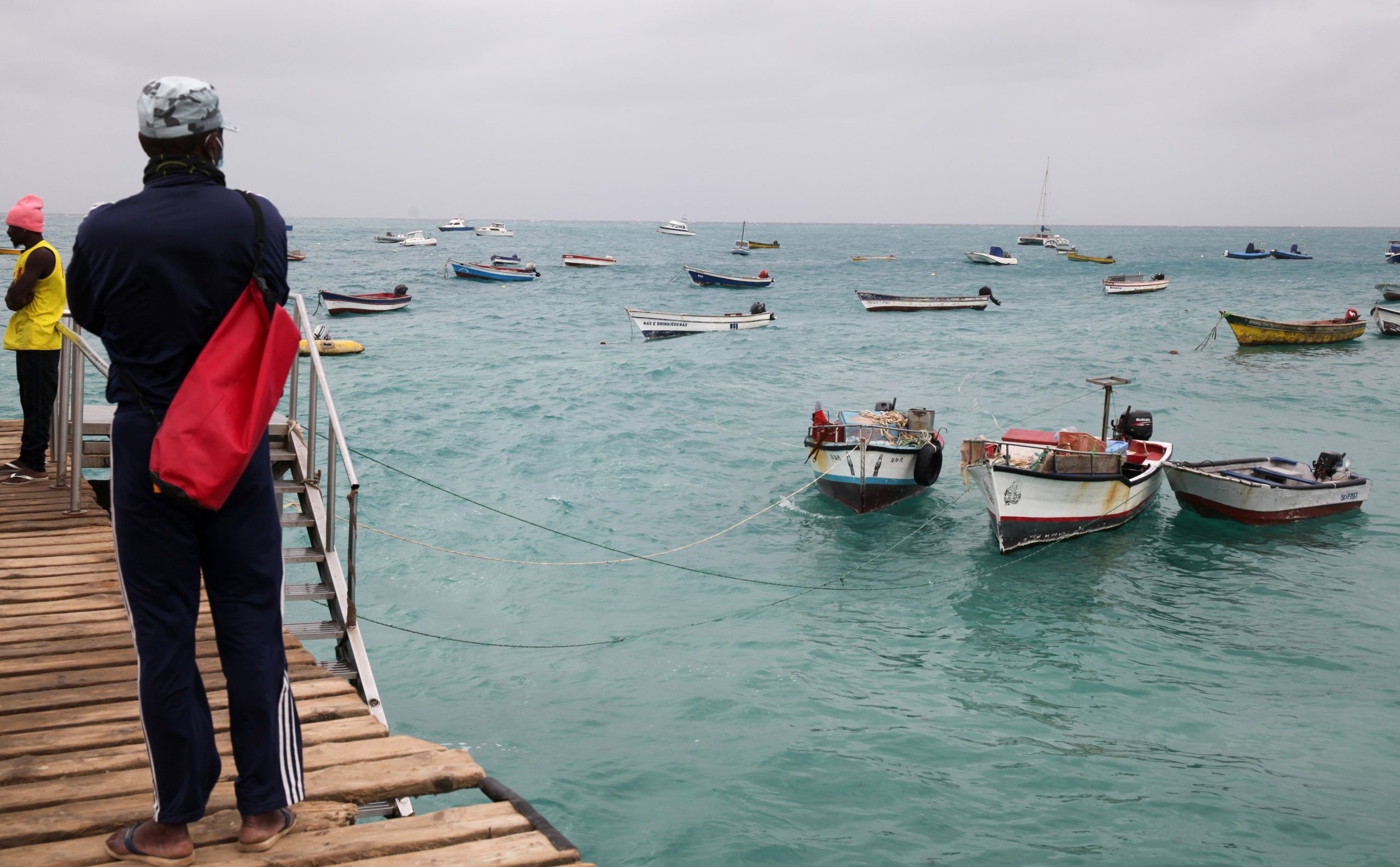 Sem turistas no Sal, cabo-verdianos voltam à pesca para ter sustento