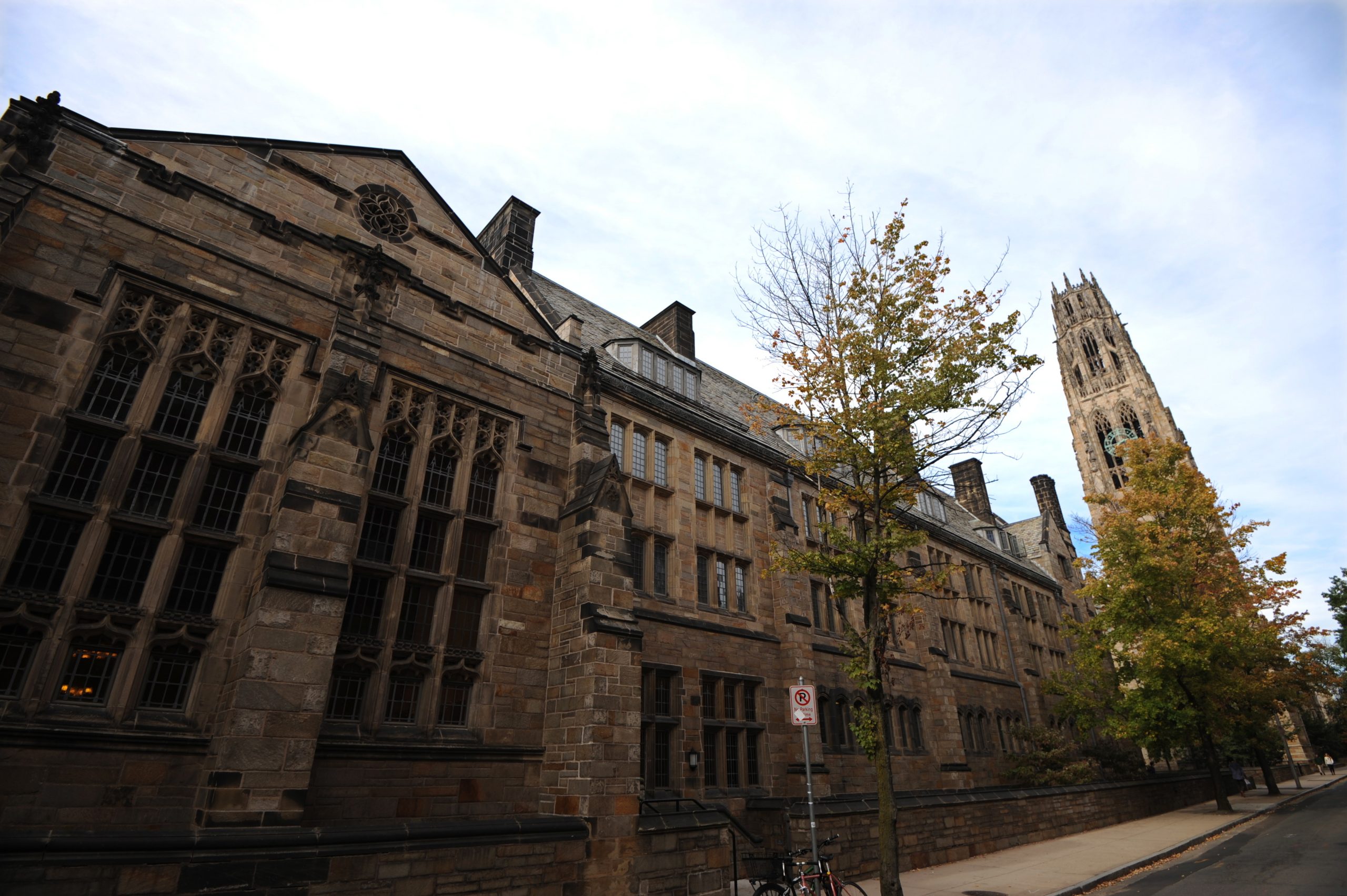 Governo norte-americano acusa a Universidade de Yale de discriminar candidatos brancos e asiáticos