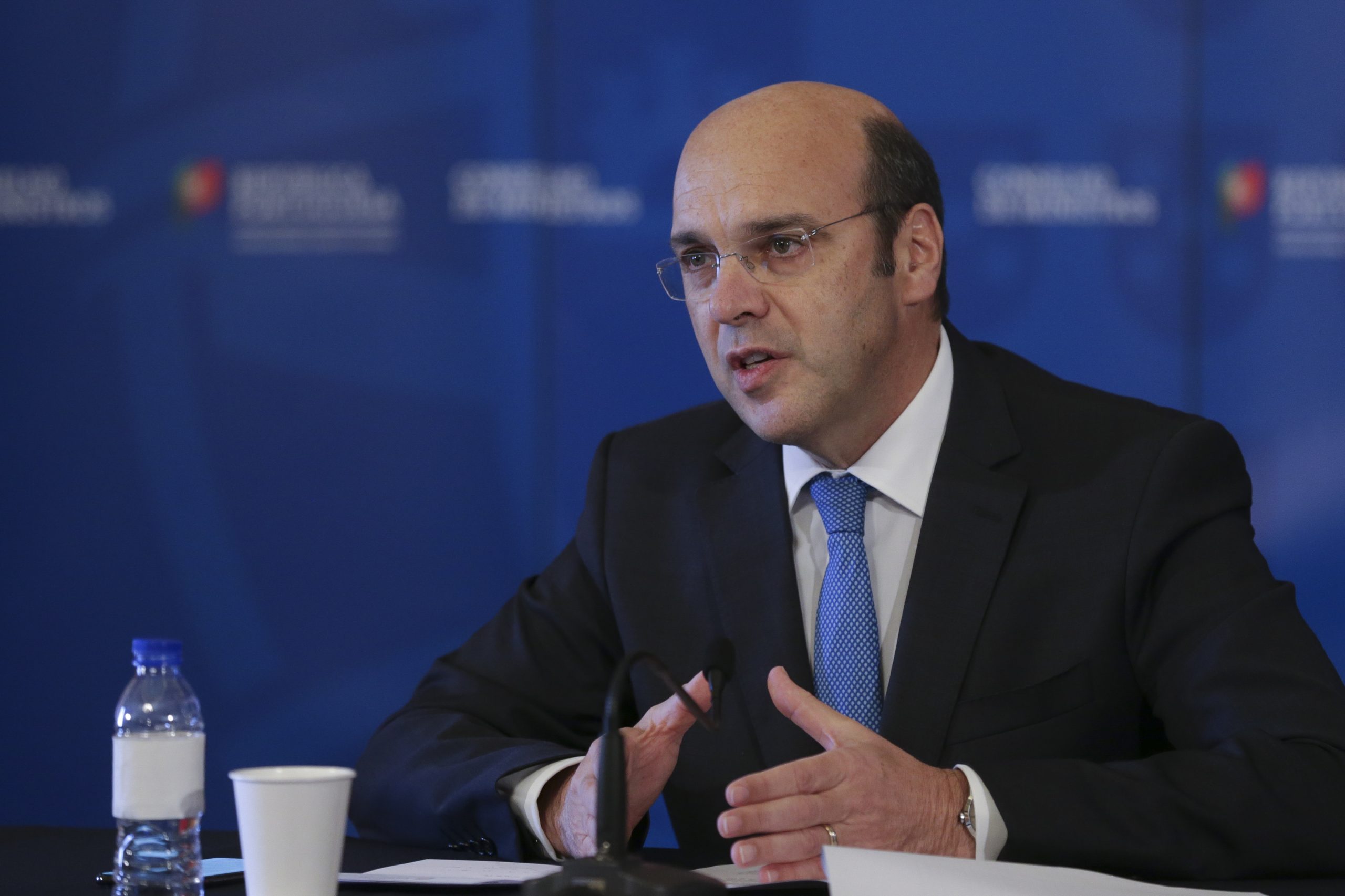 Governo não tem previstos apoios a clubes de futebol