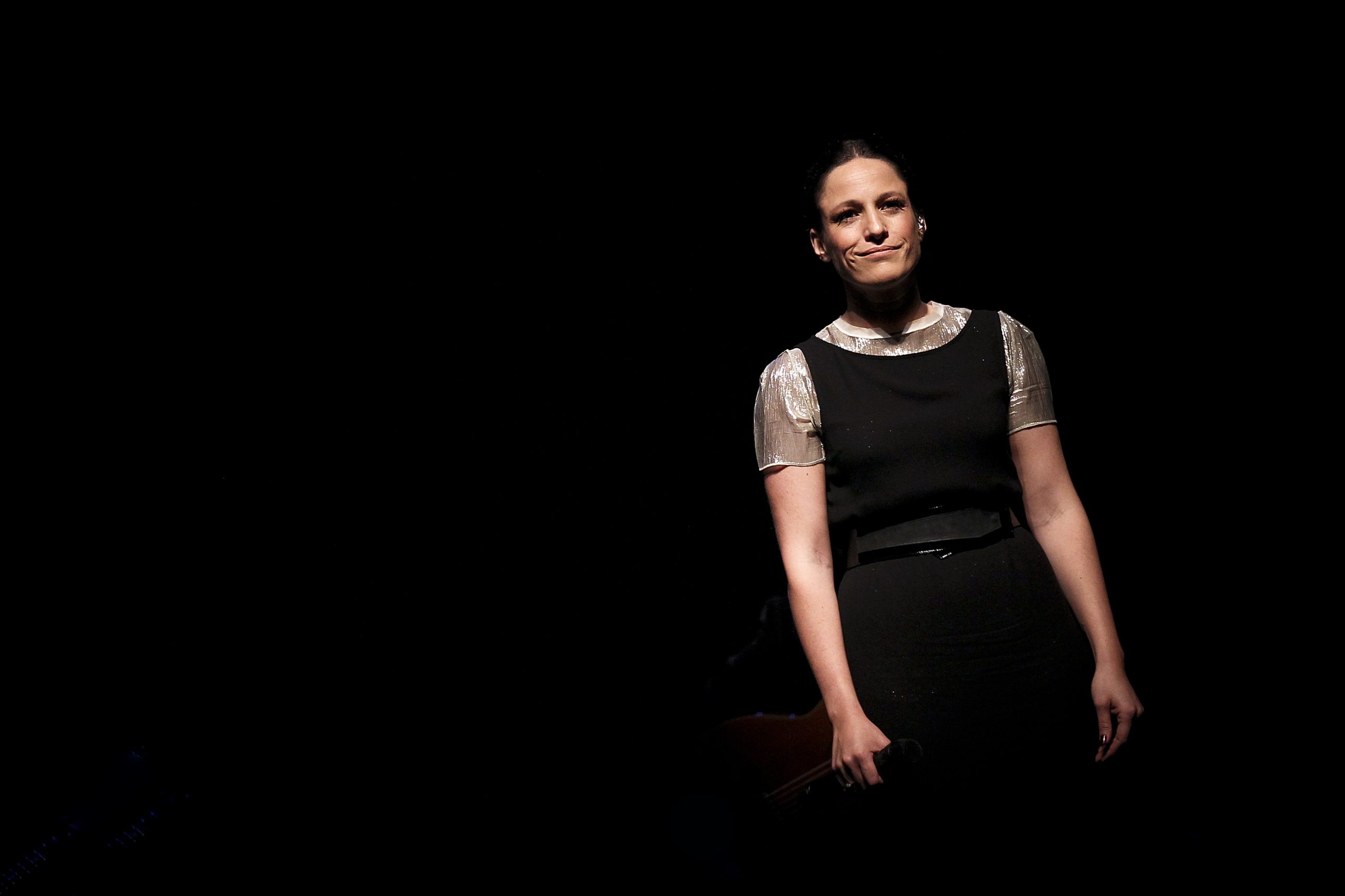 Carminho conta história de Amália Rodrigues num livro para crianças
