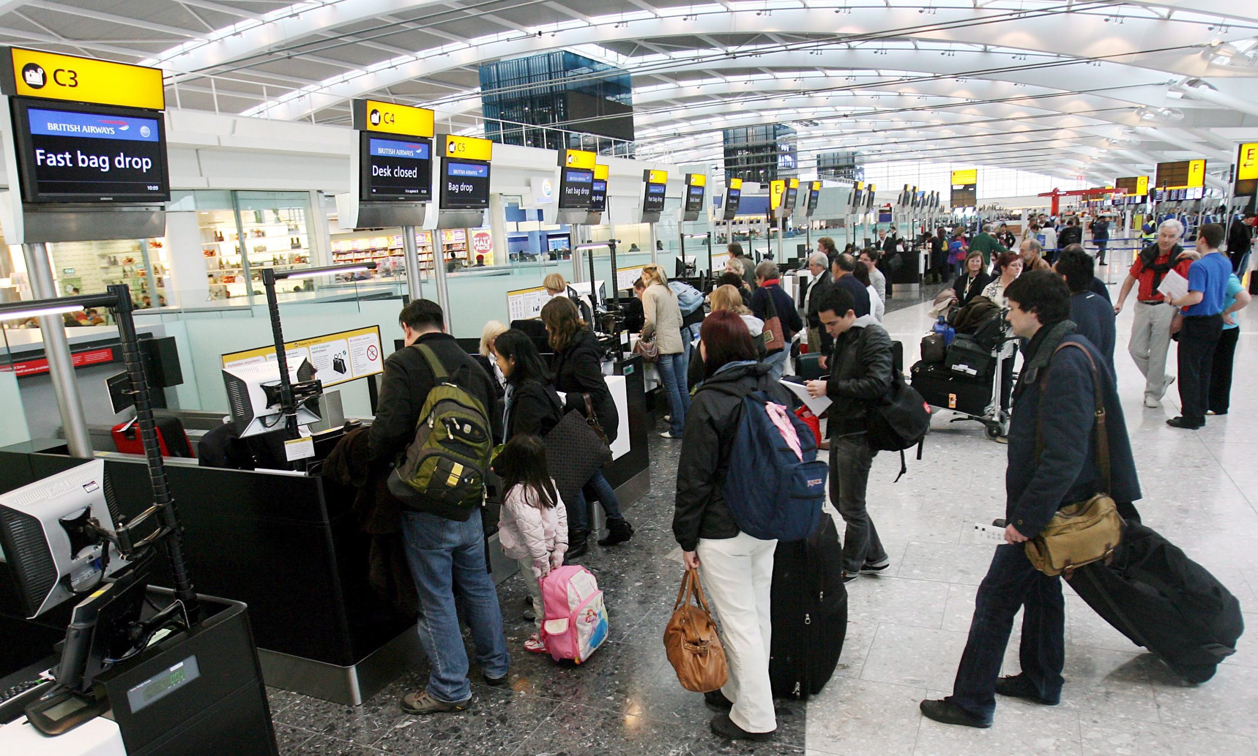 Reino Unido: Voos suspensos no aeroporto de Heathrow por “questões de segurança”