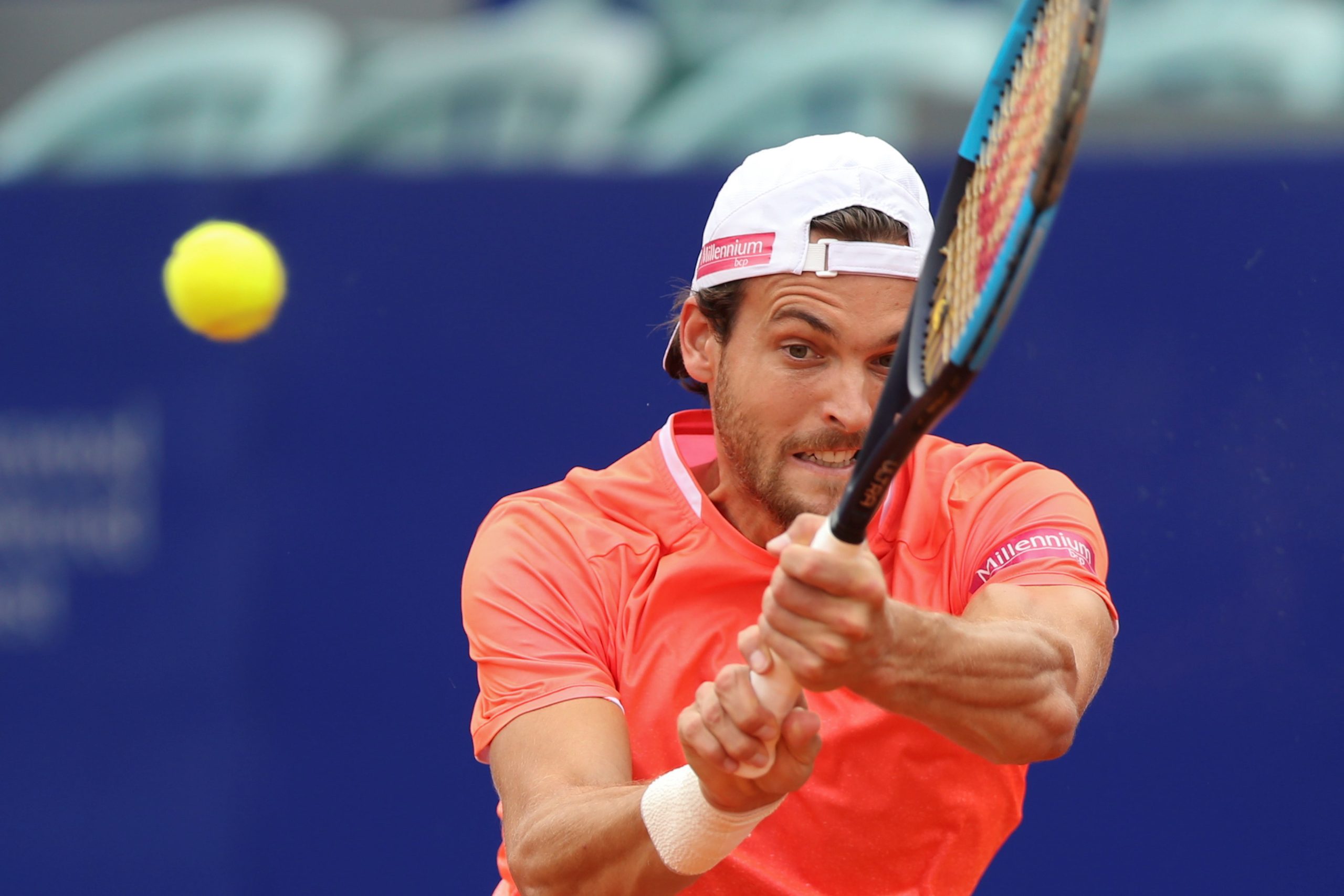 João Sousa eliminado em pares na primeira ronda do torneio de ténis de São Paulo