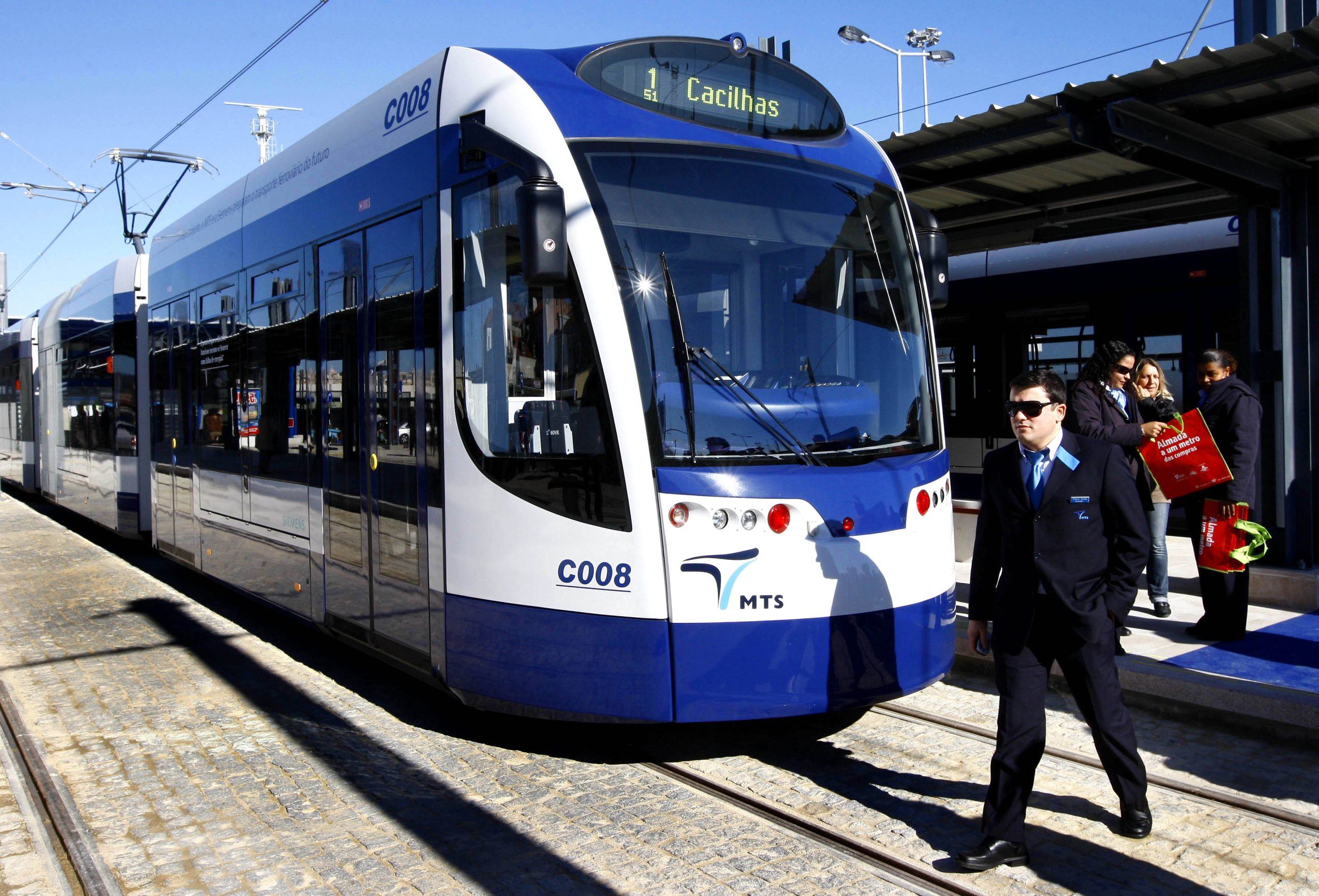 Trabalhadores do Metro Transportes do Sul cancelam greve depois de avanço negocial