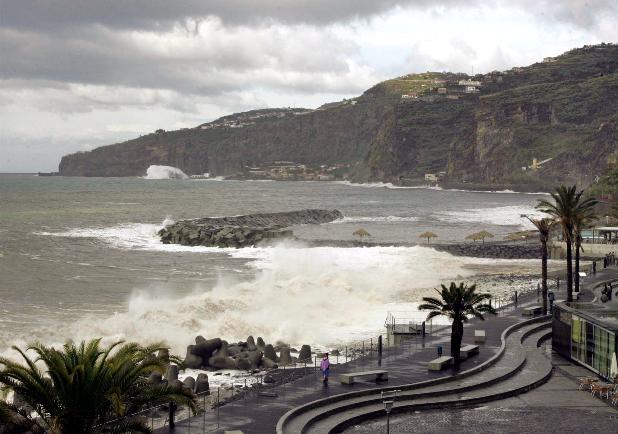 Capitania do Funchal emitiu avisos de mau tempo e vento forte para a Madeira