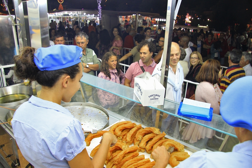Covid-19: Pandemia “roubou” sustento a vendedores de farturas em feiras e romarias