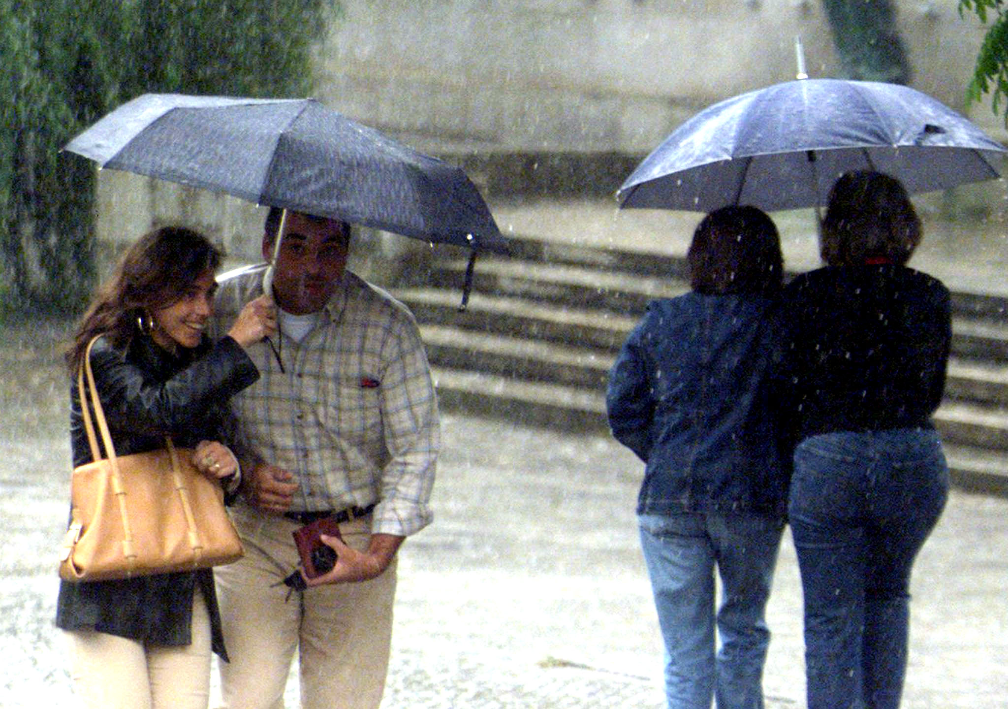Chuva e granizo colocam quatro distritos sob aviso laranja
