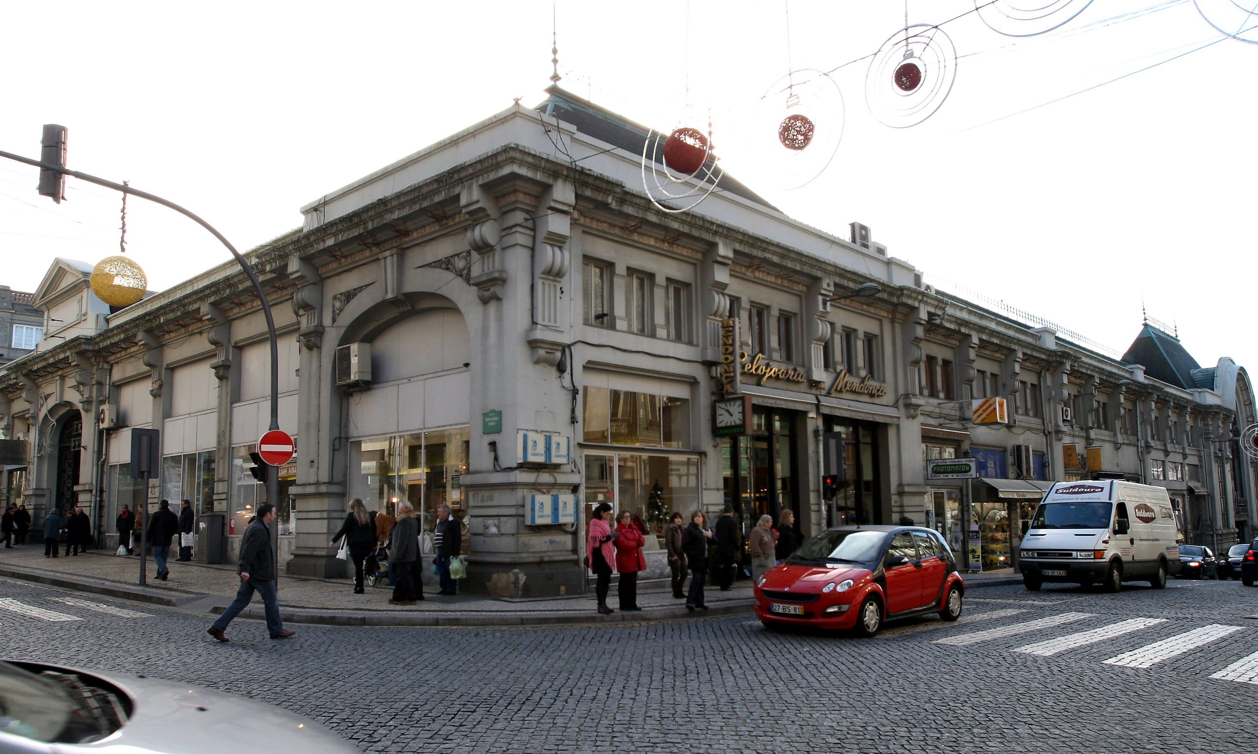 Grupo de historiadores considera “inconcebível” demolição das galerias do Bolhão no Porto