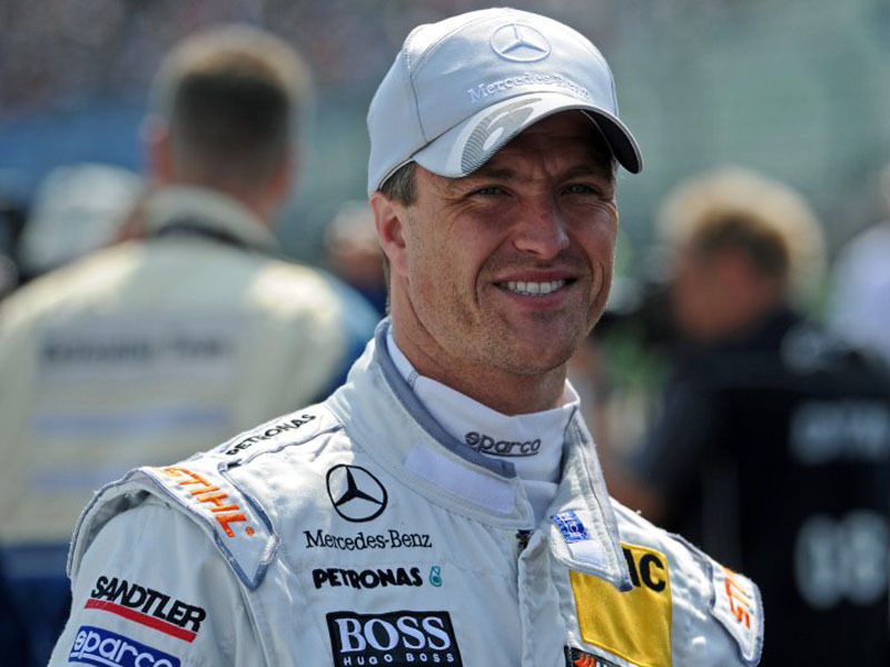 Irmão mais novo de Schumacher assume homossexualidade. Na história da Fórmula 1 houve apenas outro piloto a fazer o mesmo